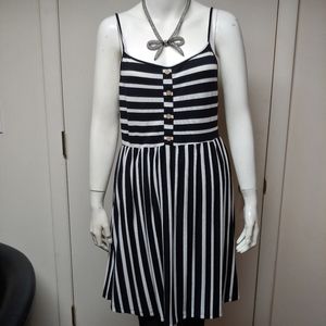 Moqivgi Black and White Sleeveless Dress L